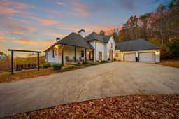 Dahlonega Golden | Luxury Mountain Retreat - Image 5