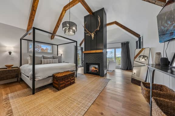 Dahlonega Golden | Luxury Mountain Retreat - Image 3